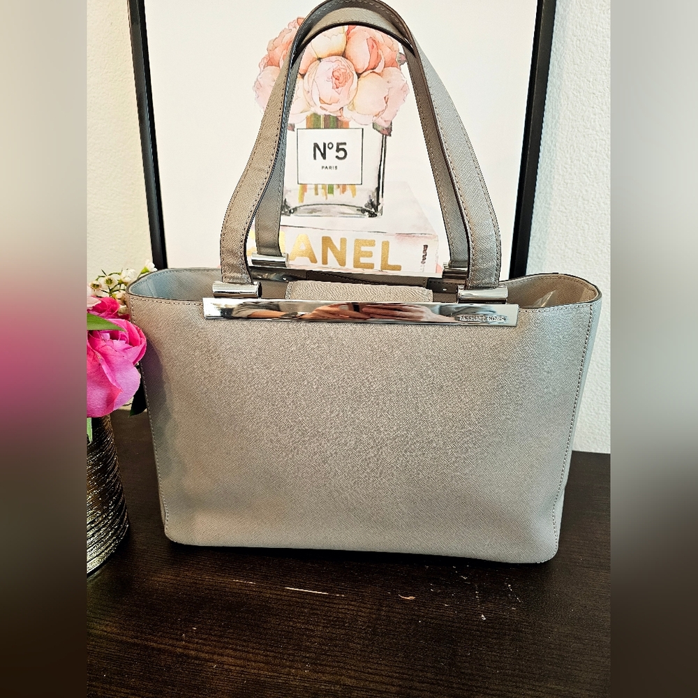 Michael kors handbag Saffiano leather bag. Gray with silver hardware. - Picture 2 of 10